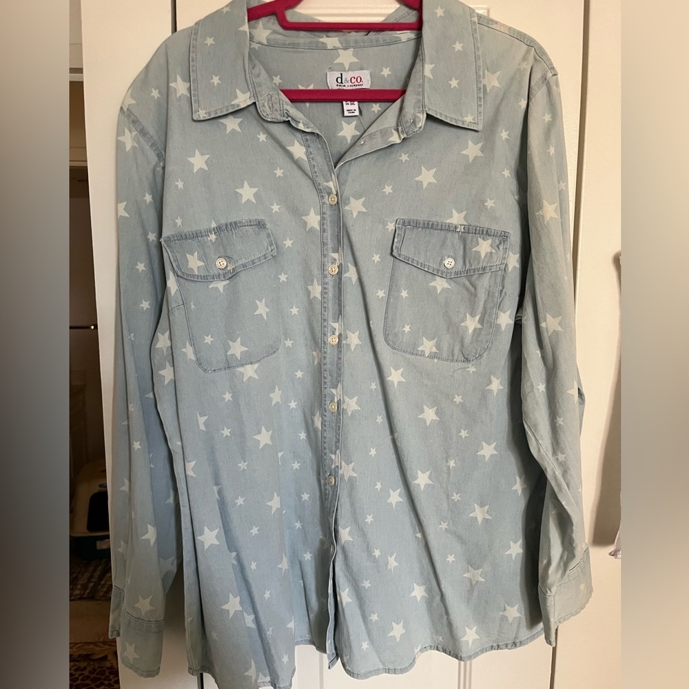 Denim & Co Distressed Light Wash Stars